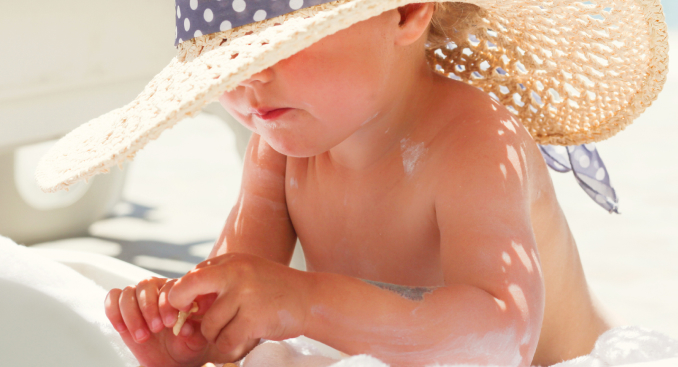 Защита от солнца для малыша Малыш в панамке на отдыхе — защита от солнца и забота о здоровье