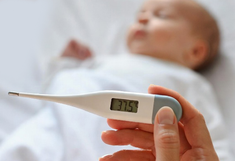 Термометр показывает 37,5°C — когда начинать беспокоиться и сбивать температуру у малыша