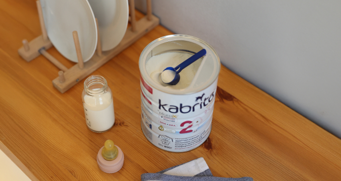 Kabrita — питание для комфортного пищеварения Питание Kabrita® на основе козьего молока для комфортного пищеварения малыша в отпуске